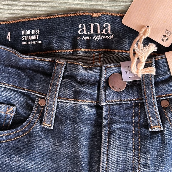 Women’s a.n.a Jeans High-Rise Dark Rinse Straight Leg Size 4 NWT - Picture 14 of 15